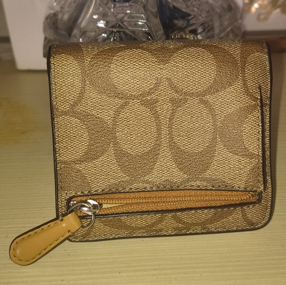 Coach Peyton Floral Wild Flower Print Snap Wallet Signature C Saffiano Leather - Picture 2 of 8